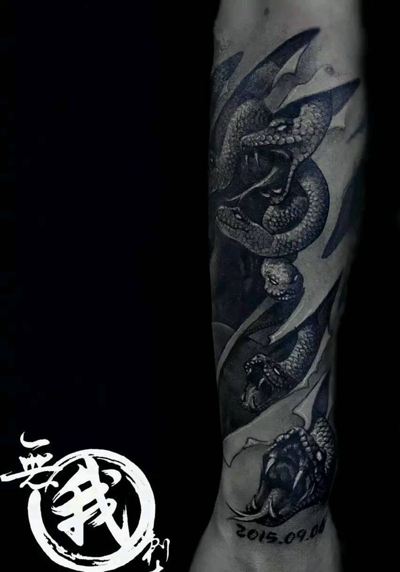 美杜沙纹身图片_手臂手部欧美肖像写实人物鬼神宗教原创纹身图案