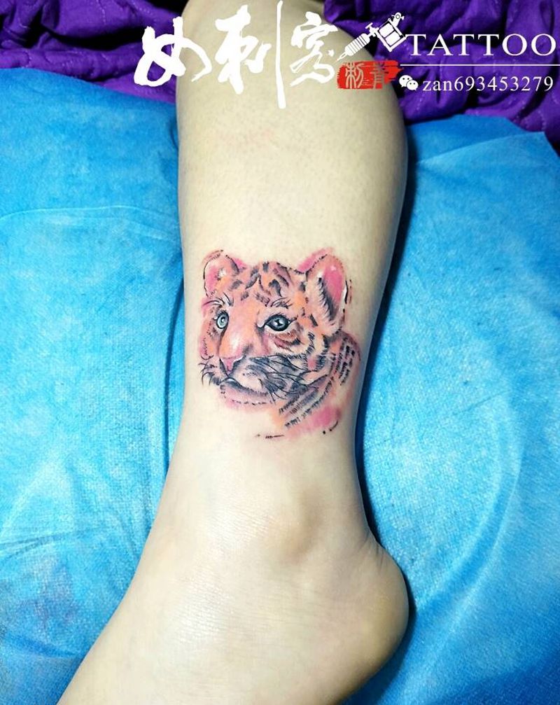 小猫咪纹身图片_腿部清新动物成品纹身图案