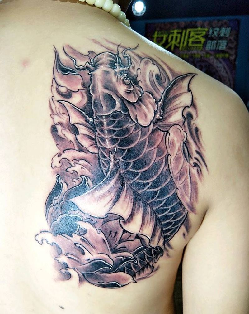 鲤鱼纹身图片_背部传统动物纹身图案