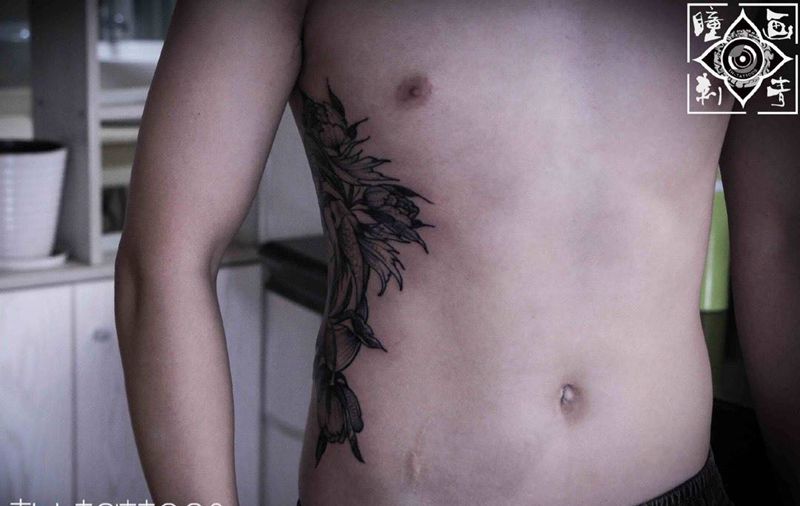 侧腰纹身纹身图片