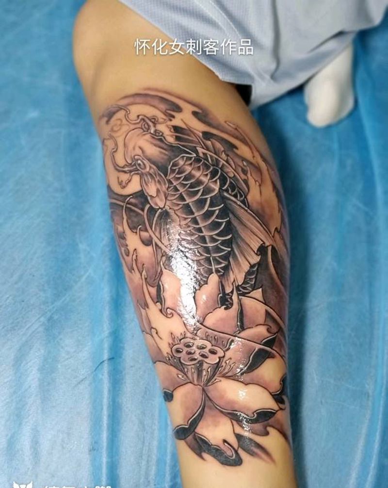 鱼纹身图片_腿部新传统纹身图案