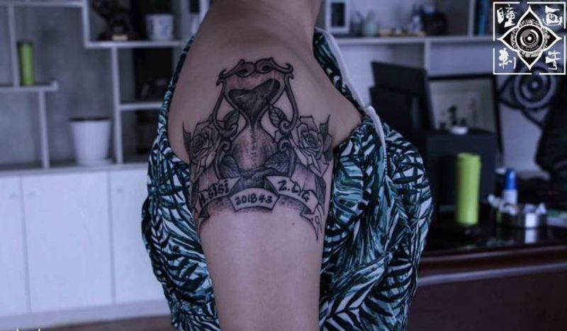 沙漏纹身纹身图片