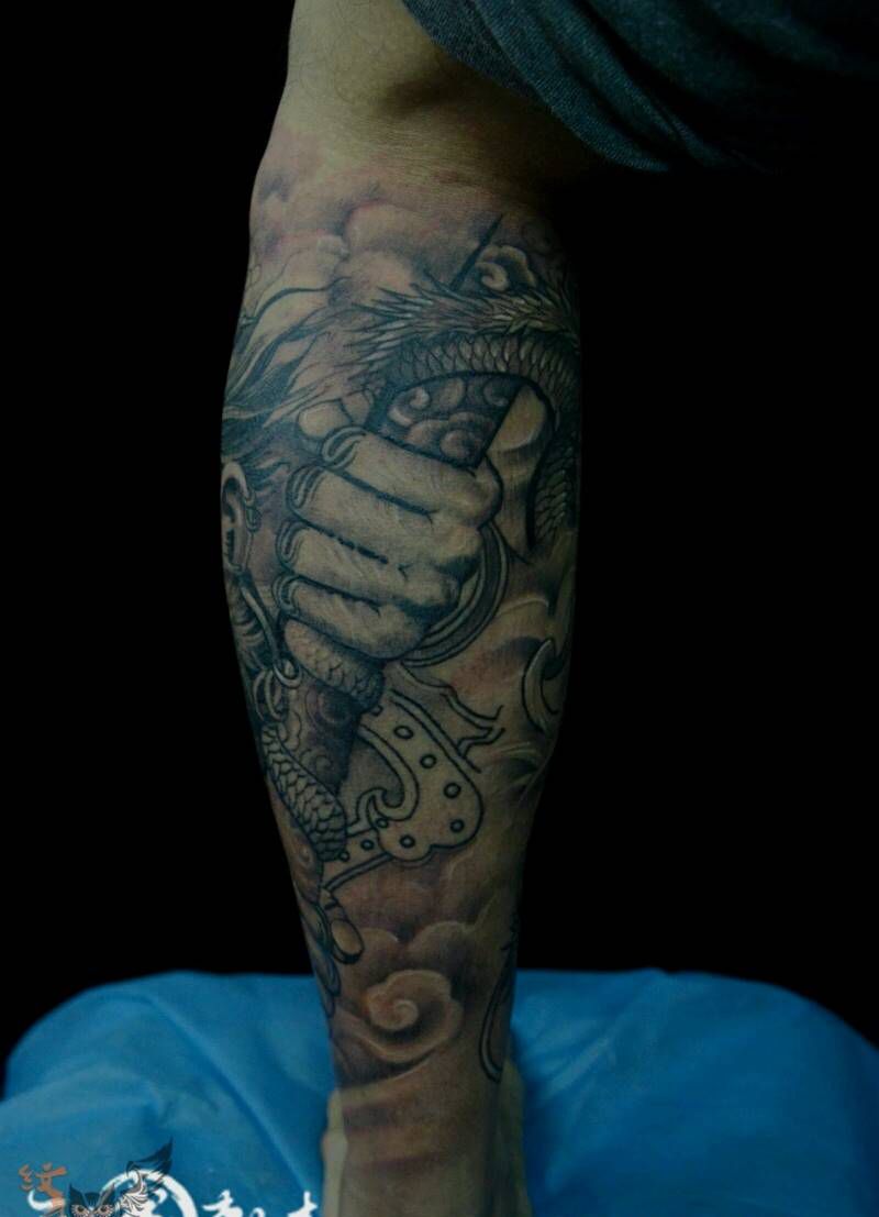 原创手绘悟空战龙纹身图片_传统写实腿部脚部动物人物鬼神宗教原创纹身图案