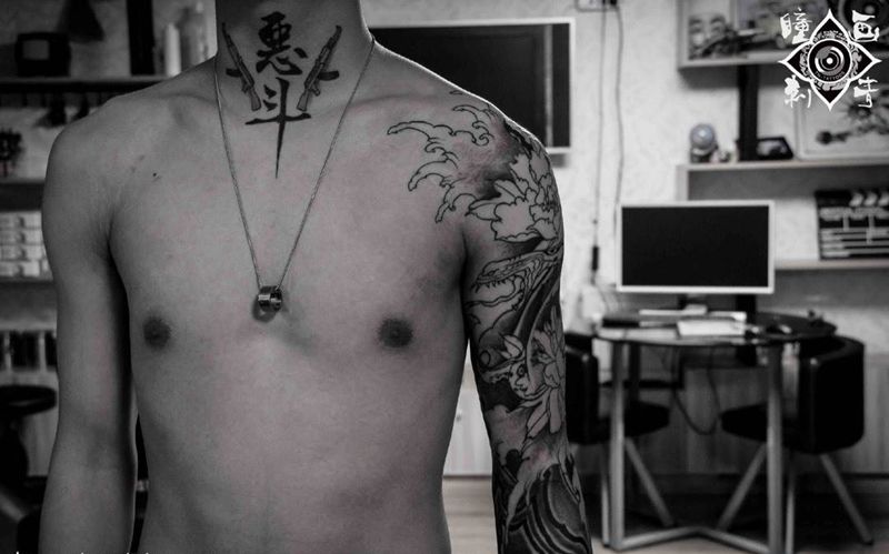 牡丹蛇花臂纹身图片