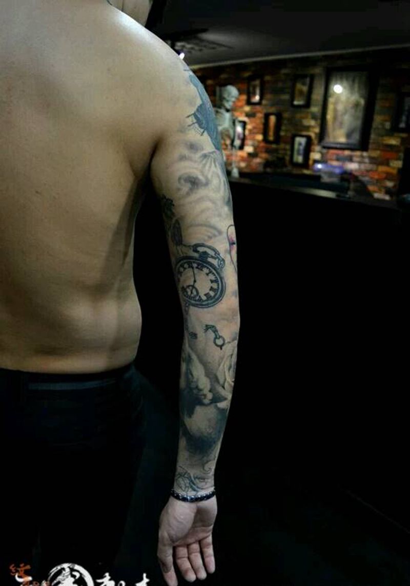 欧美人物花臂纹身图片_欧美肖像写实肩部胸部背部手臂手部人物原创纹身图案