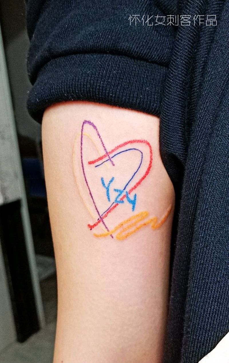 爱纹身图片_手臂点刺纹身图案
