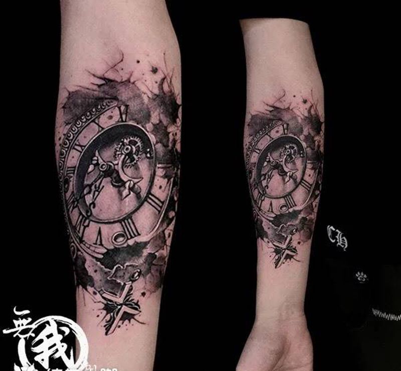 时钟纹身图片_成品手稿手部手臂欧美写实纹身图案