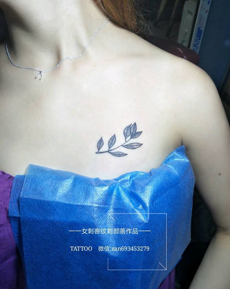 小小的纹身图片_清新字符植物纹身图案