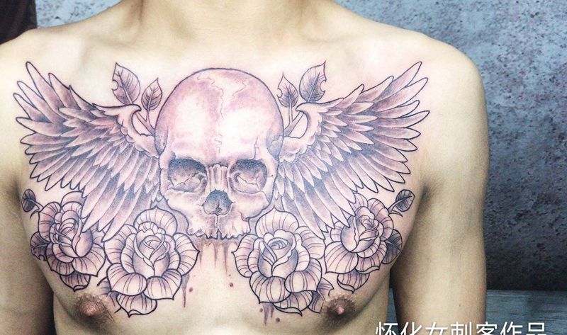 花胸纹身图片_胸部欧美纹身图案