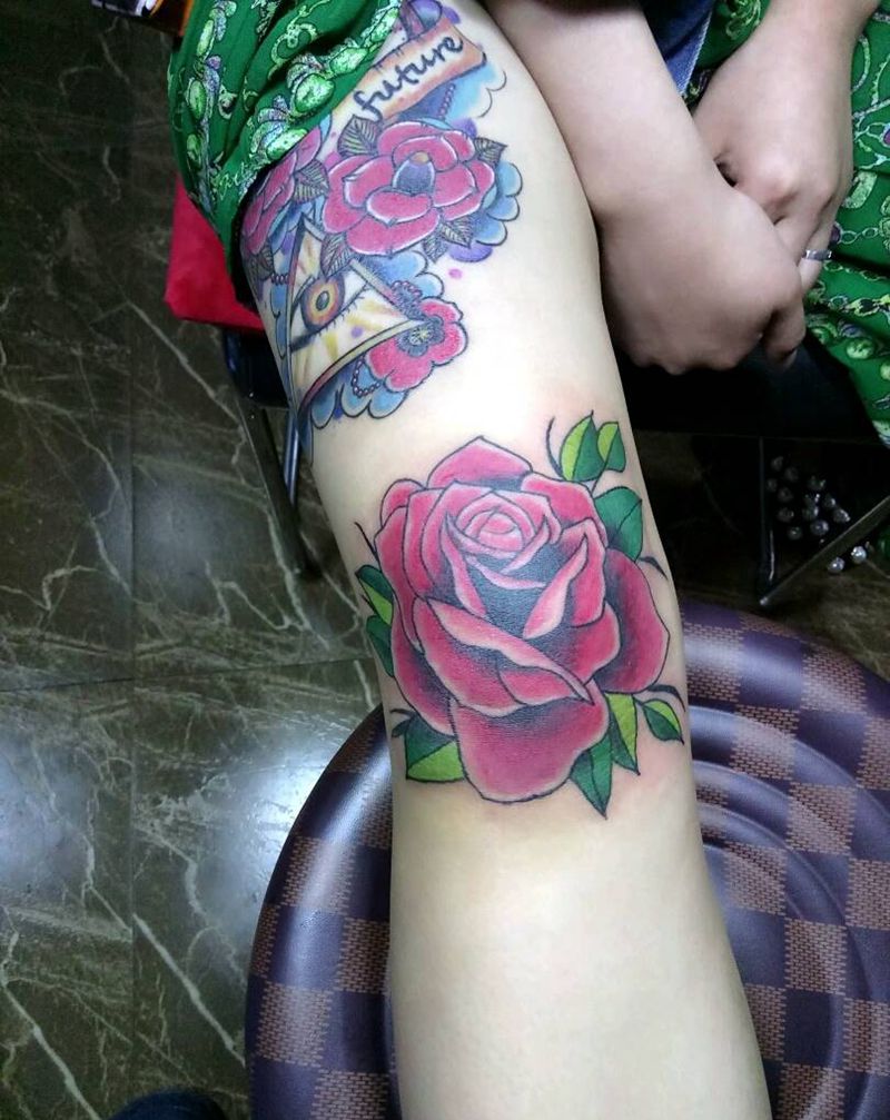 玫瑰纹身图片_腿部欧美静物纹身图案