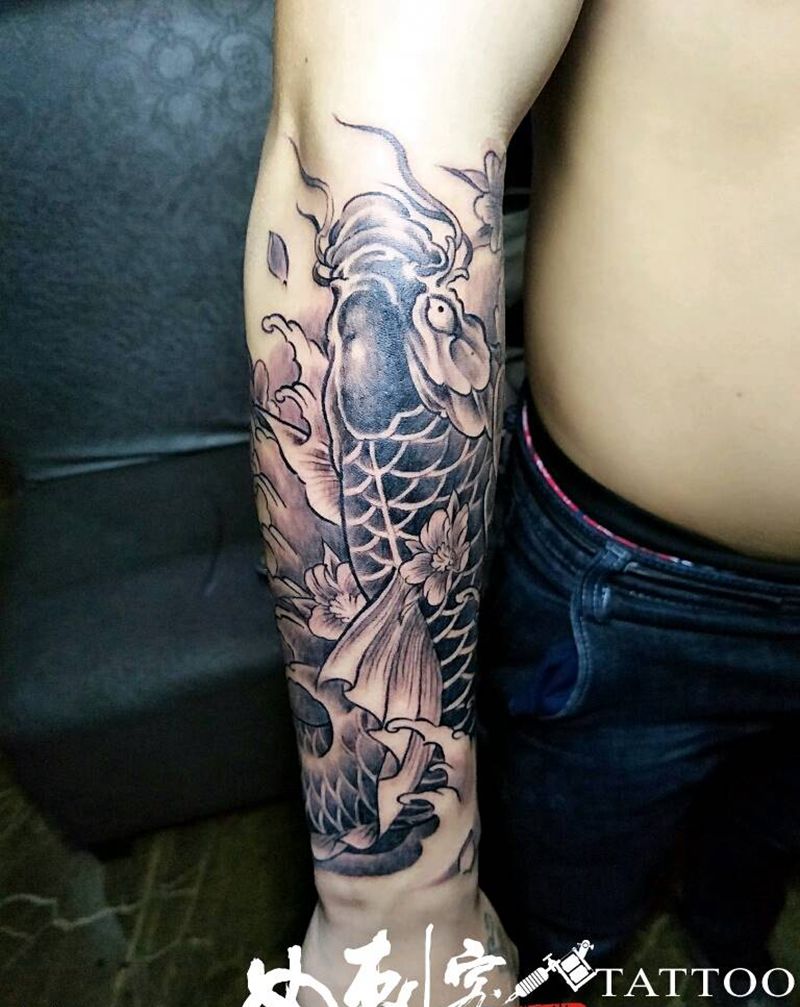 鲤纹身图片_手臂传统动物纹身图案
