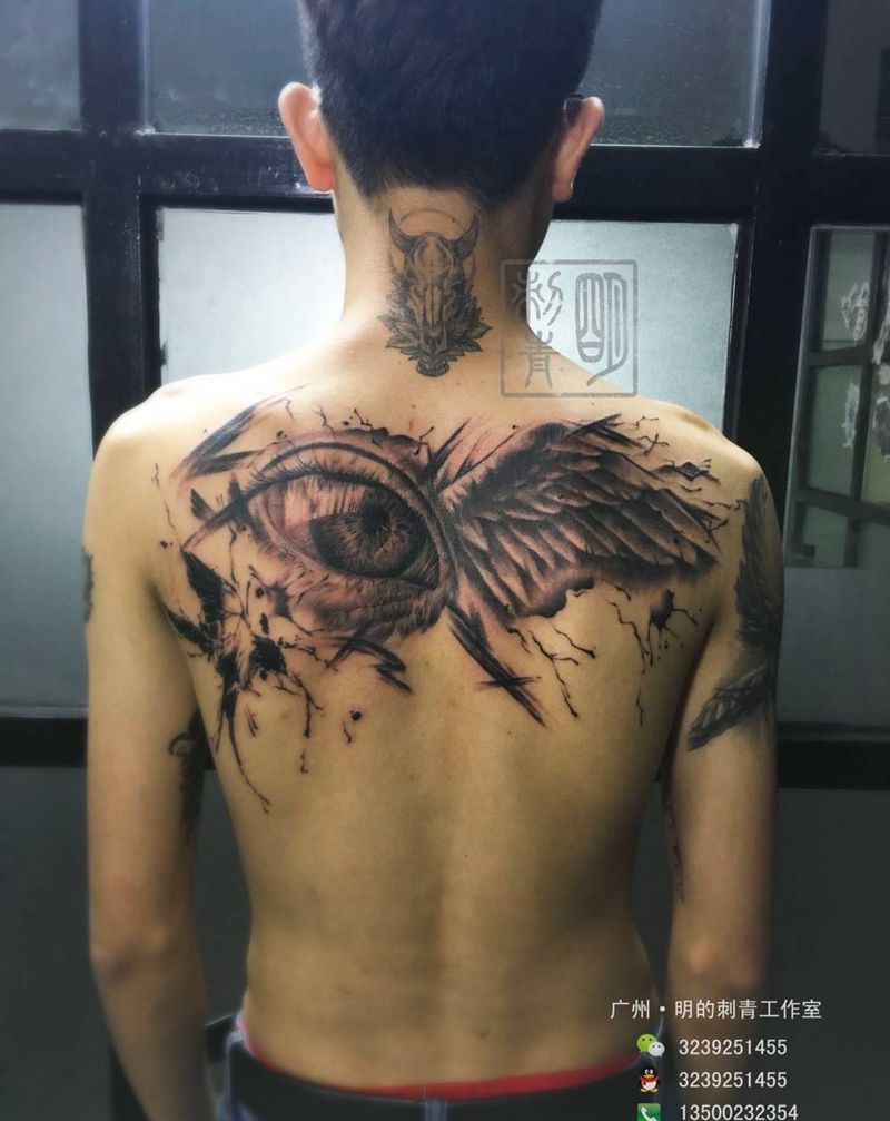 大眼睛纹身图片