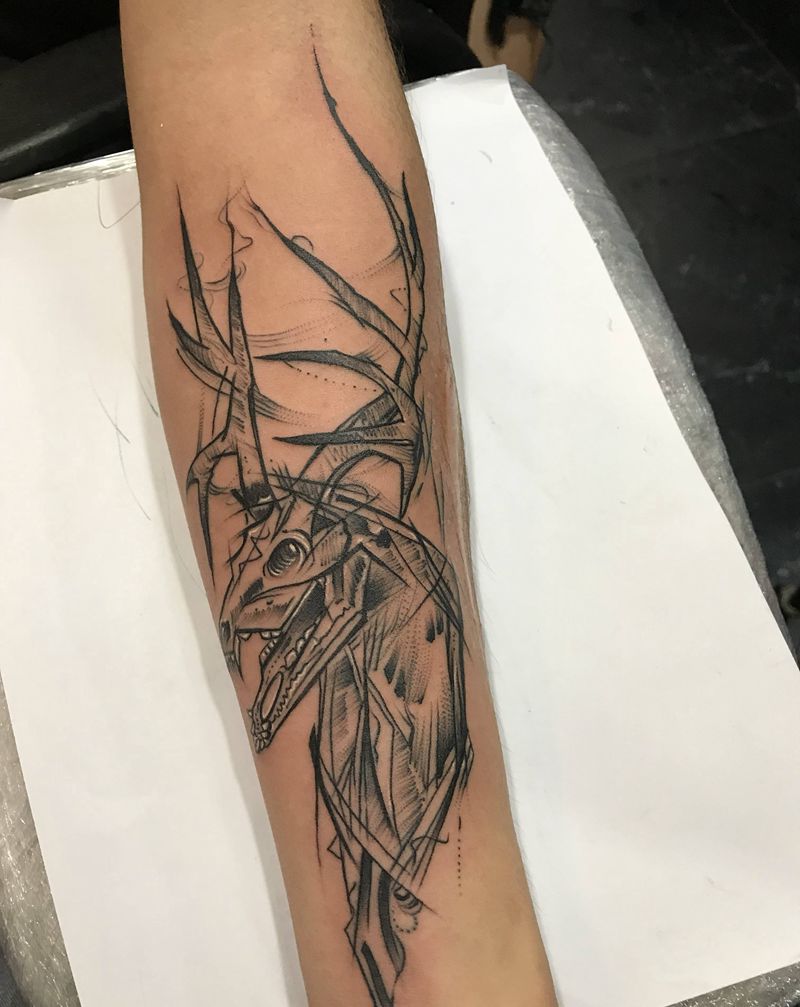 鹿骨纹身图片_腹部手臂纹身图案