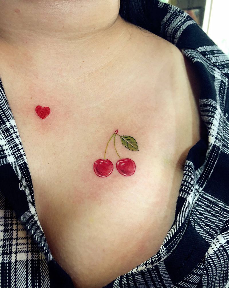 樱桃纹身图片_胸部纹身图案