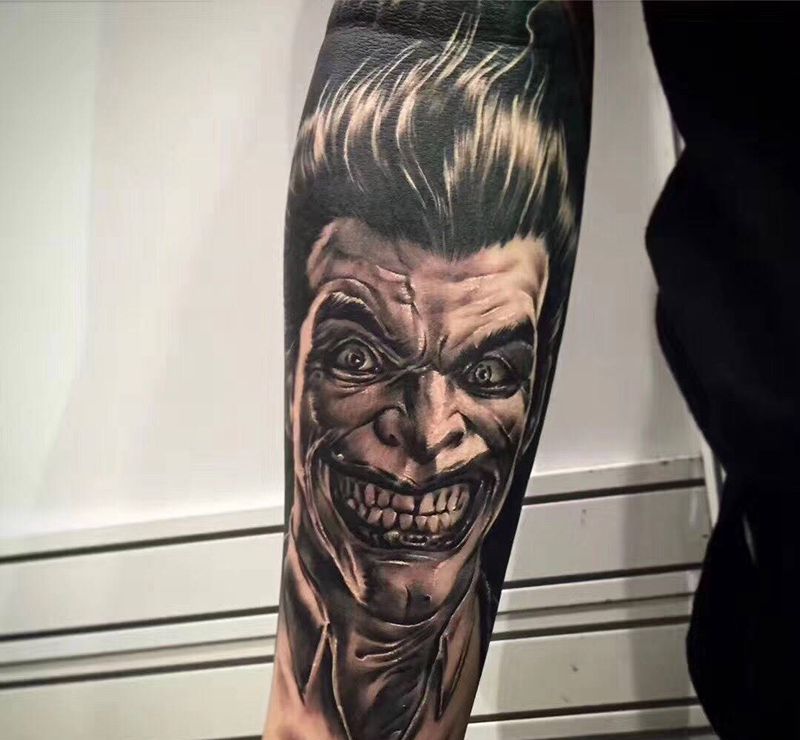 小丑纹身图片_成品手臂肖像原创纹身图案