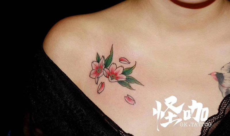 作品纹身图片_肩部胸部Old School纹身图案