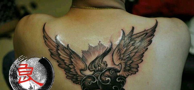 翅膀纹身图片_背部欧美原创纹身图案