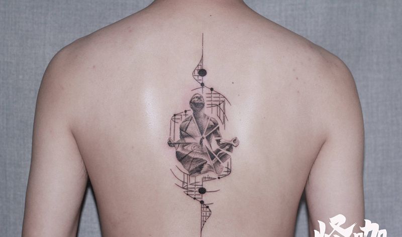 作品纹身图片_背部点刺纹身图案