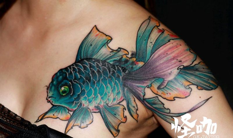 作品纹身图片_肩部胸部新传统纹身图案