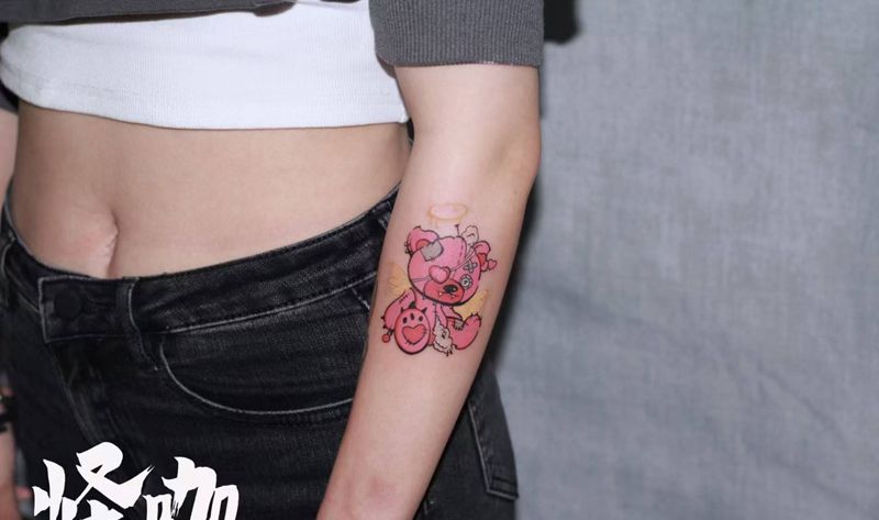 小熊纹身图片_手臂手部水彩几何纹身图案