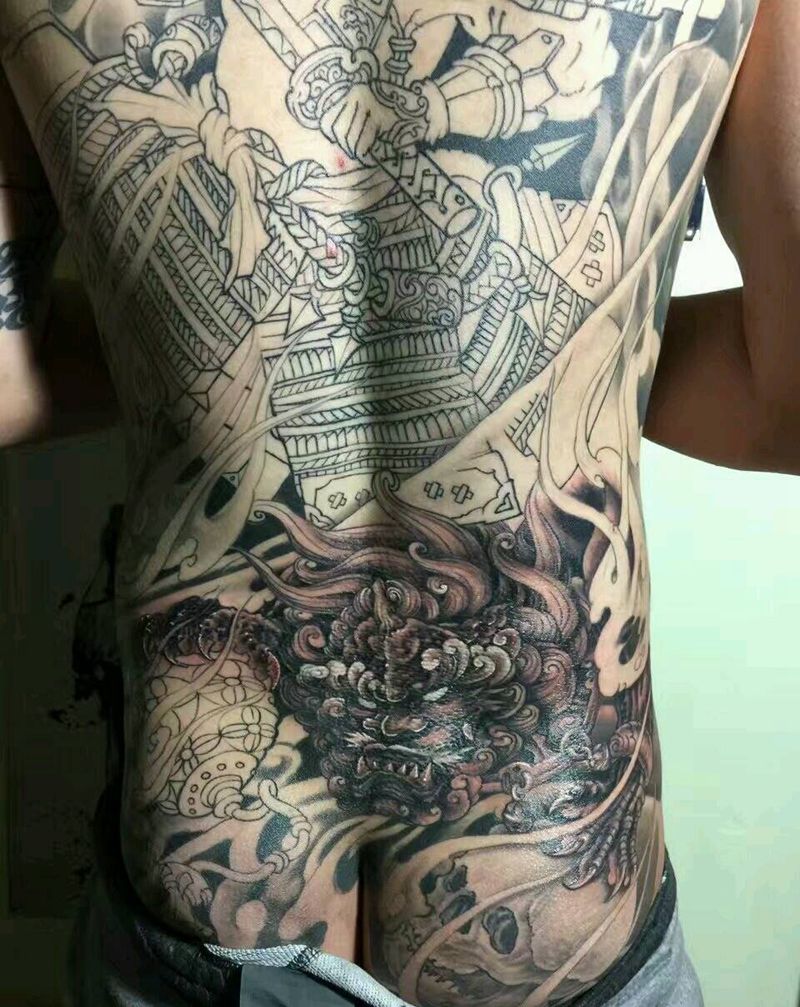 日本武士 唐狮纹身图片_背部纹身图案