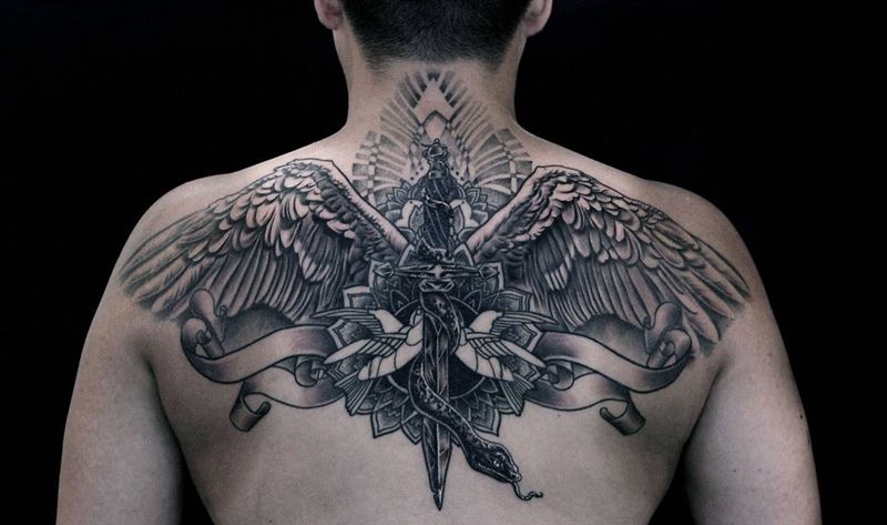 守护纹身图片_成品背部欧美原创纹身图案