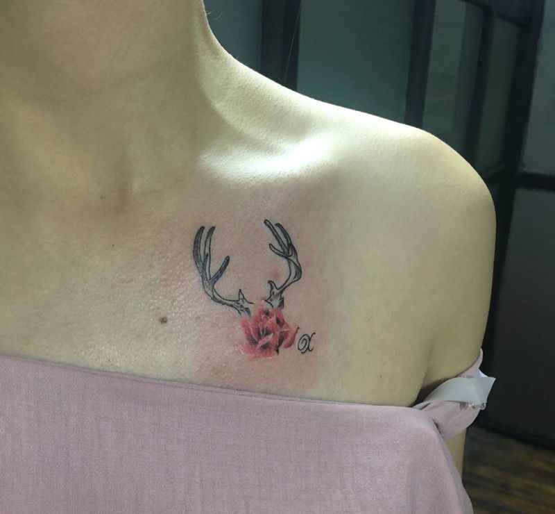 鹿角小花纹身图片