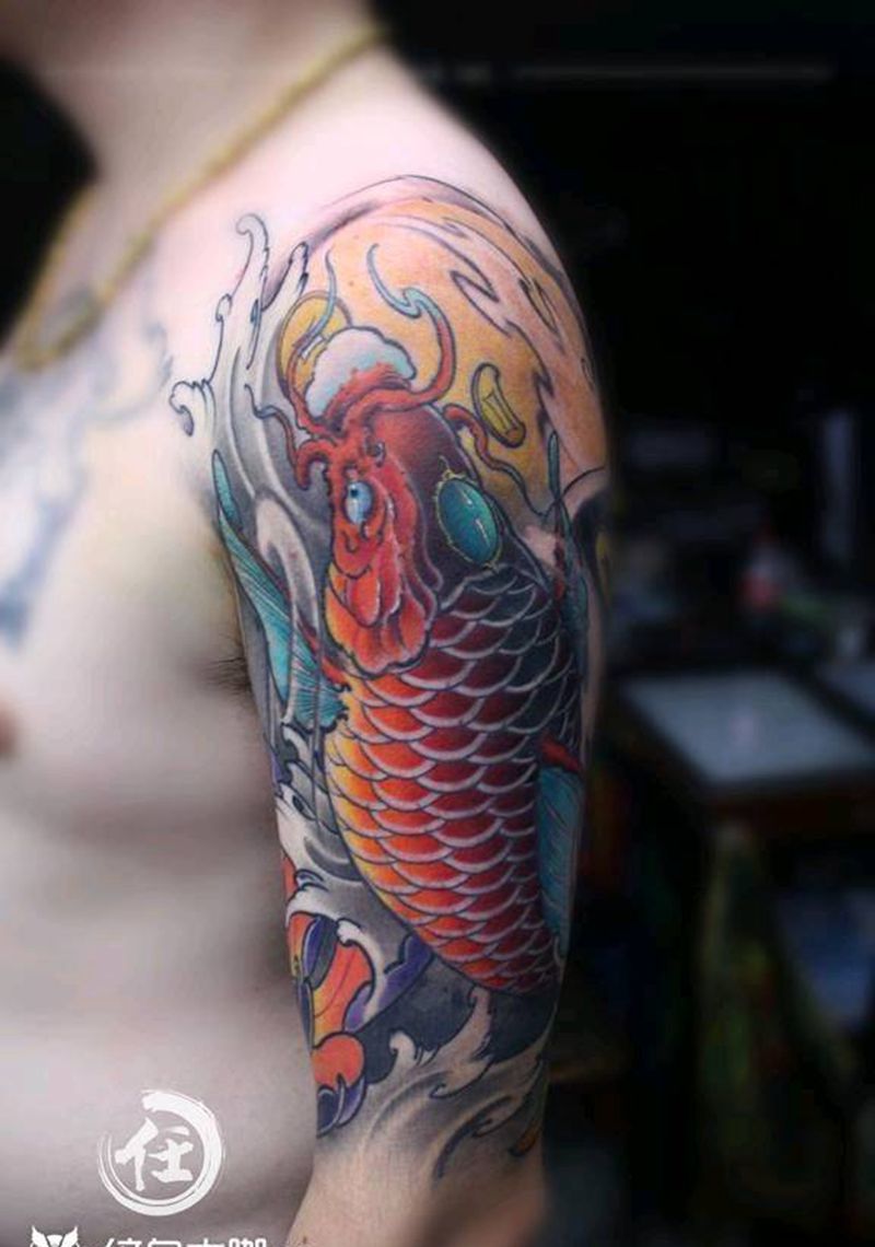 鱼纹身图片_肩部新传统纹身图案