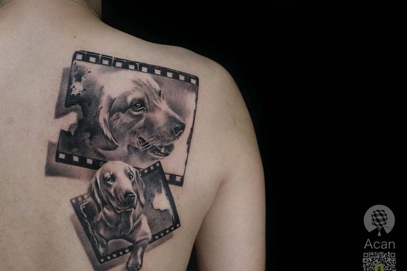 纪念爱犬纹身图片_背部欧美写实狗狗宠物黑灰写实纹身图案