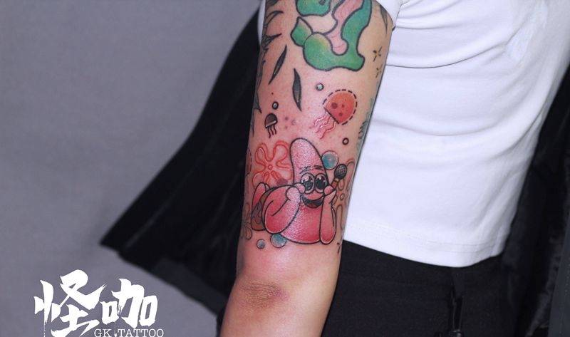 派大星纹身图片_手臂New SchoolOld School海绵宝宝卡通纹身图案