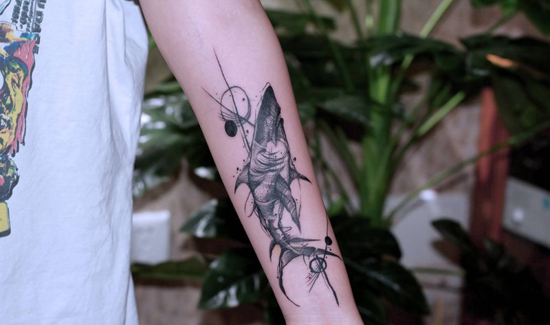 作品纹身图片_手臂点刺纹身图案