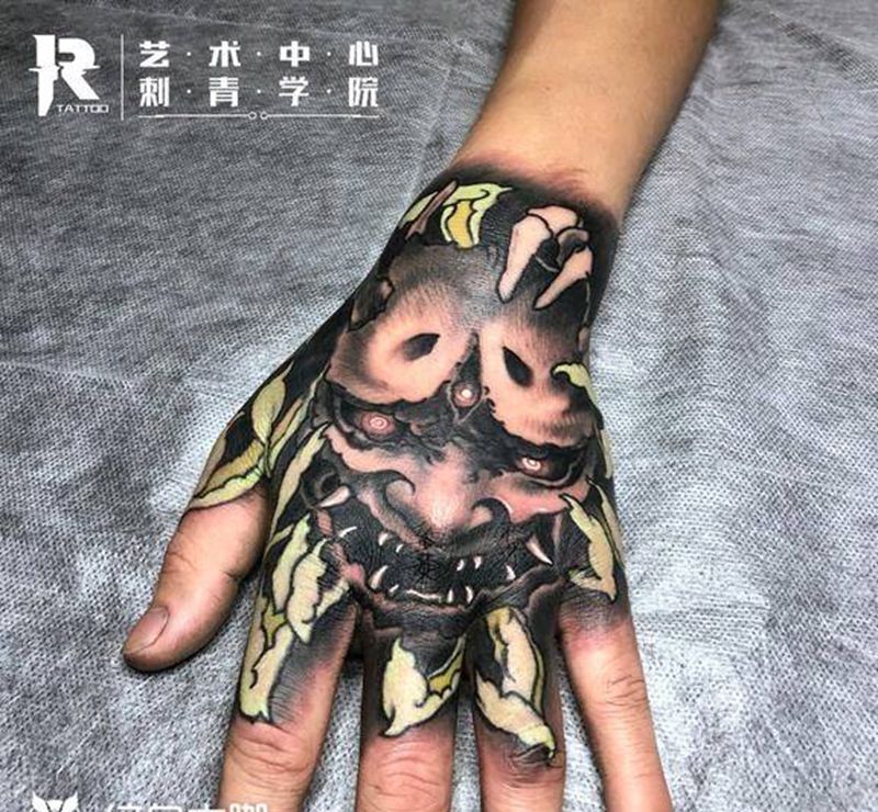 不一样的般诺纹身图片_手部纹身图案