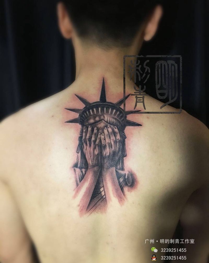 害羞的自由女神纹身图片