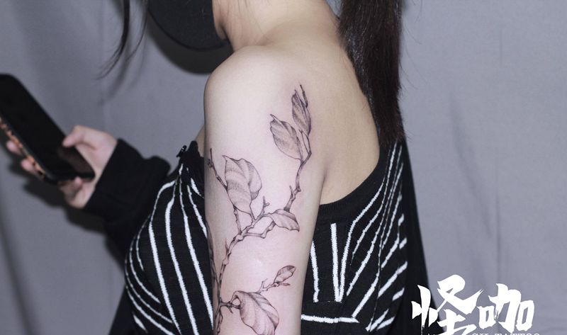 叶子纹身图片_手臂写实纹身图案