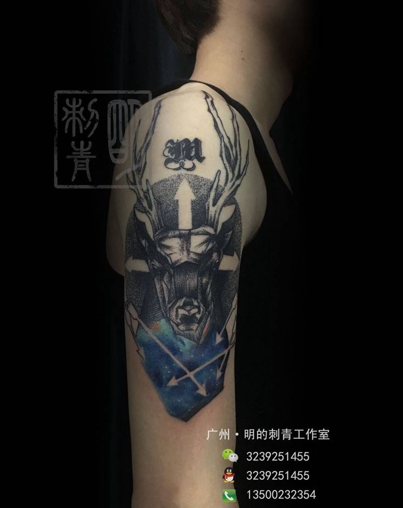星空上的鹿头纹身图片
