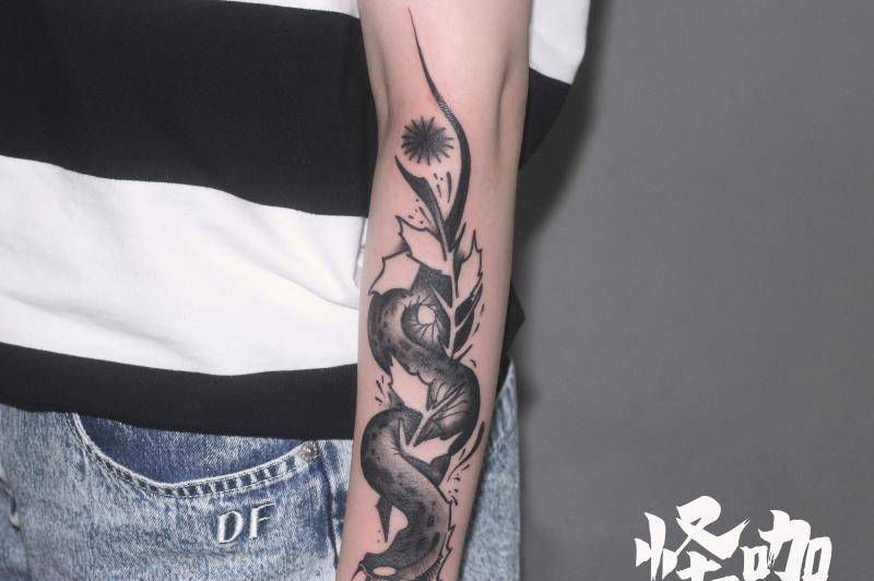 作品纹身图片_手臂暗黑纹身图案