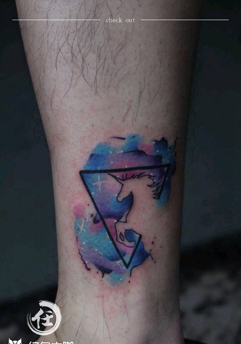 水彩纹身图片_腿部纹身图案