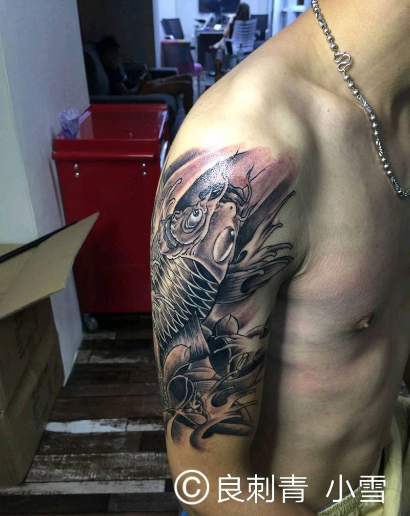 鱼纹身图片_手臂传统动物成品纹身图案