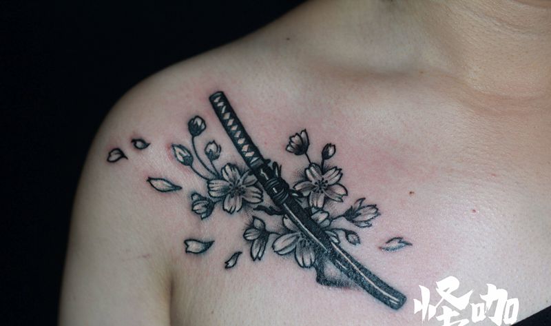 作品纹身图片_肩部新传统纹身图案