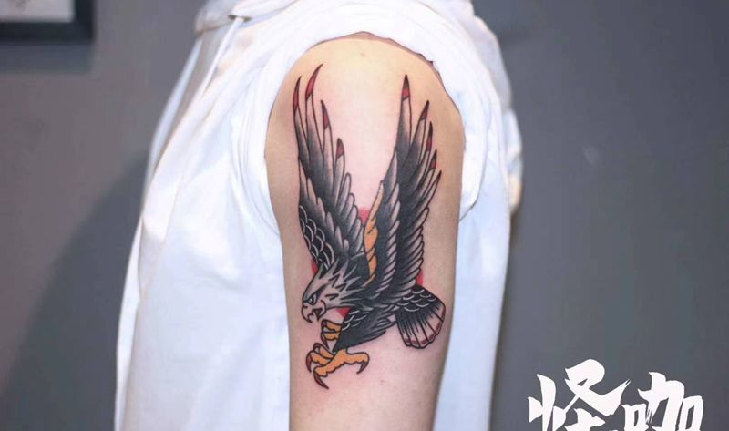 老鹰纹身图片_手臂Old School纹身图案