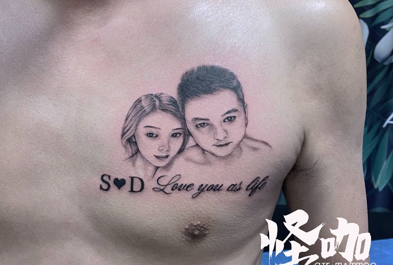 作品纹身图片_胸部写实纹身图案