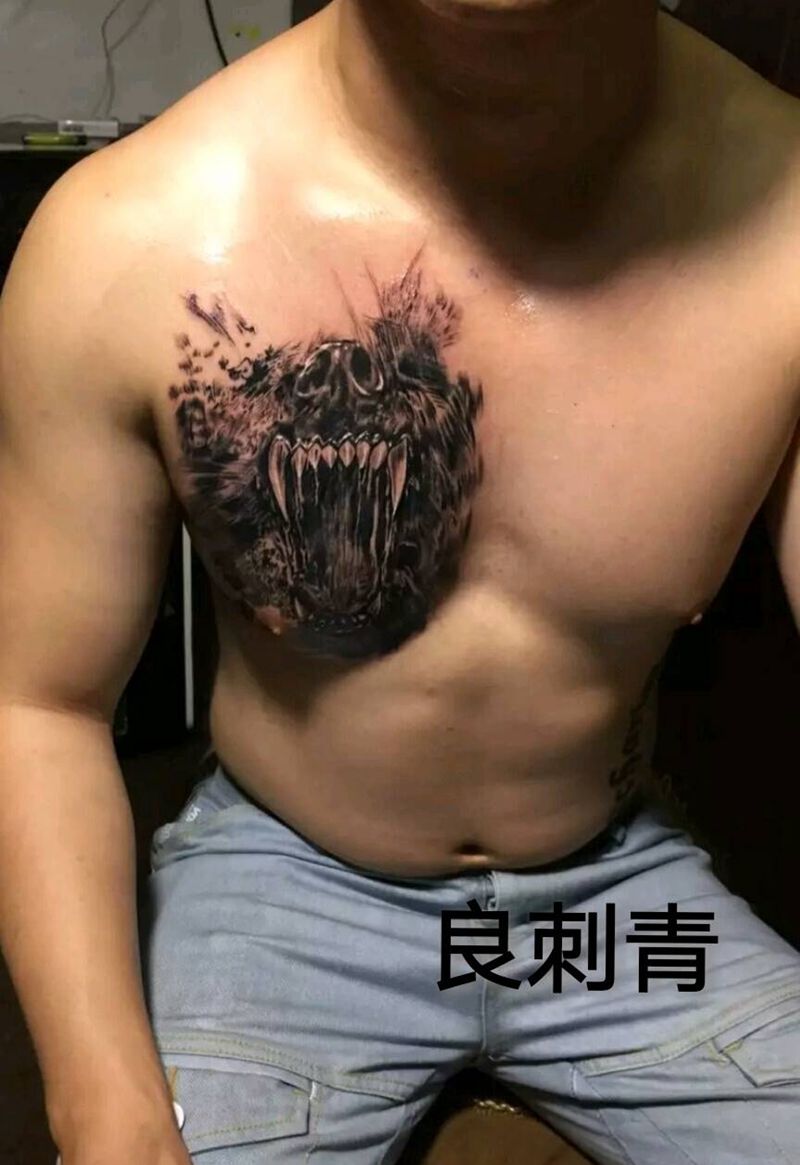 狼纹身图片_胸部欧美动物成品纹身图案