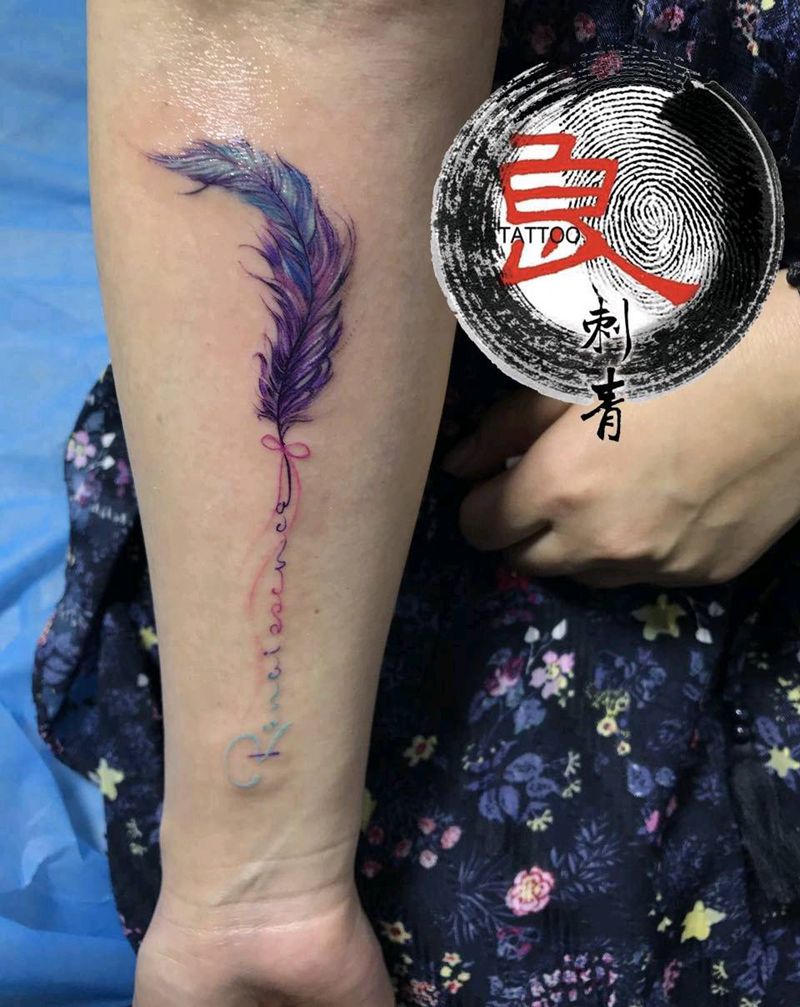 幻彩羽毛英文纹身图片_手臂清新成品纹身图案