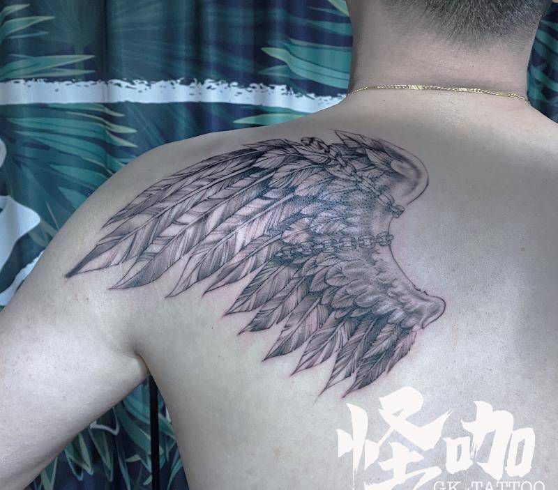 翅膀纹身图片_背部暗黑纹身图案