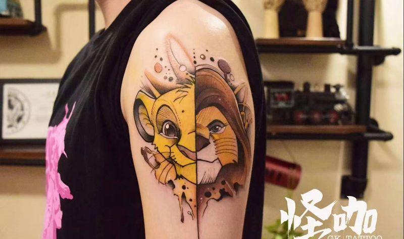 辛巴纹身图片_手臂水彩纹身图案