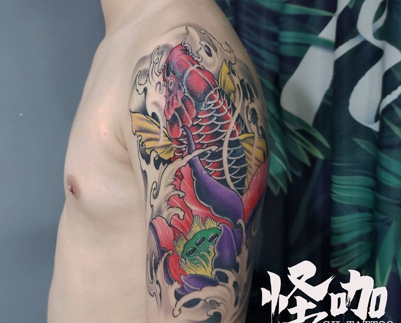 鲤鱼纹身图片_手臂新传统莲花纹身图案