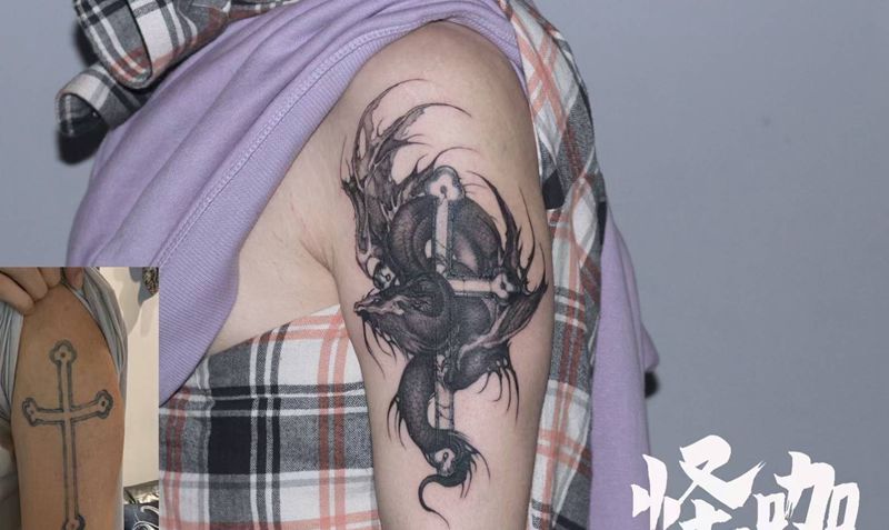 暗黑系纹身图片_手臂十字架遮盖纹身图案