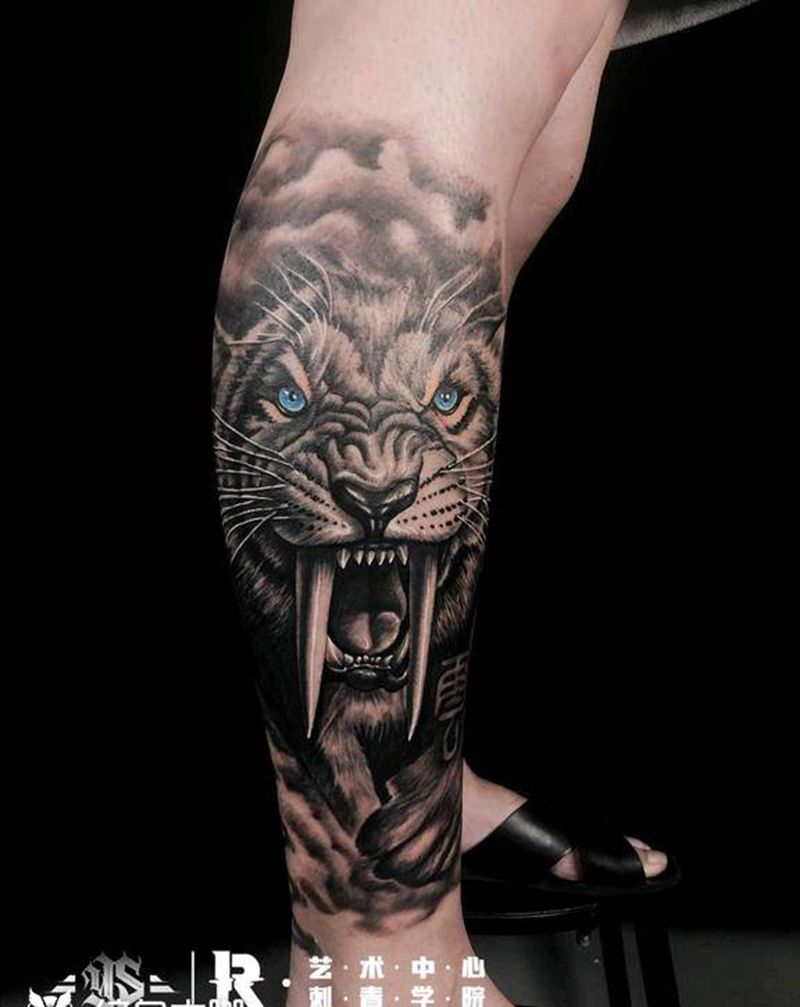 虎纹身图片_腿部欧美写实纹身图案