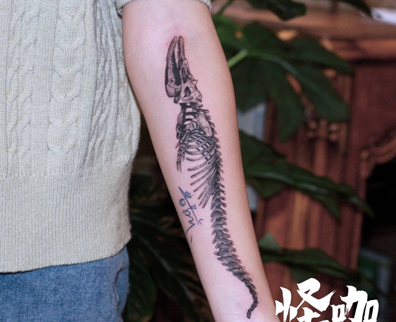 作品纹身图片_手臂点刺纹身图案