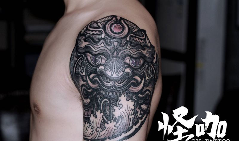 作品纹身图片_肩部手臂点刺纹身图案